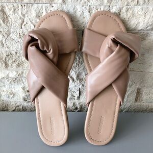 Old Navy sandals size 10 flip flops women’s shoes